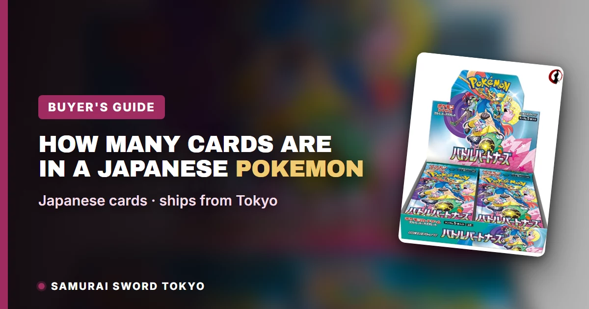 Paquet de boosters Pokemon japonais scellé à côté de cinq cartes déployées illustrant le nombre standard de cartes d’un paquet moderne