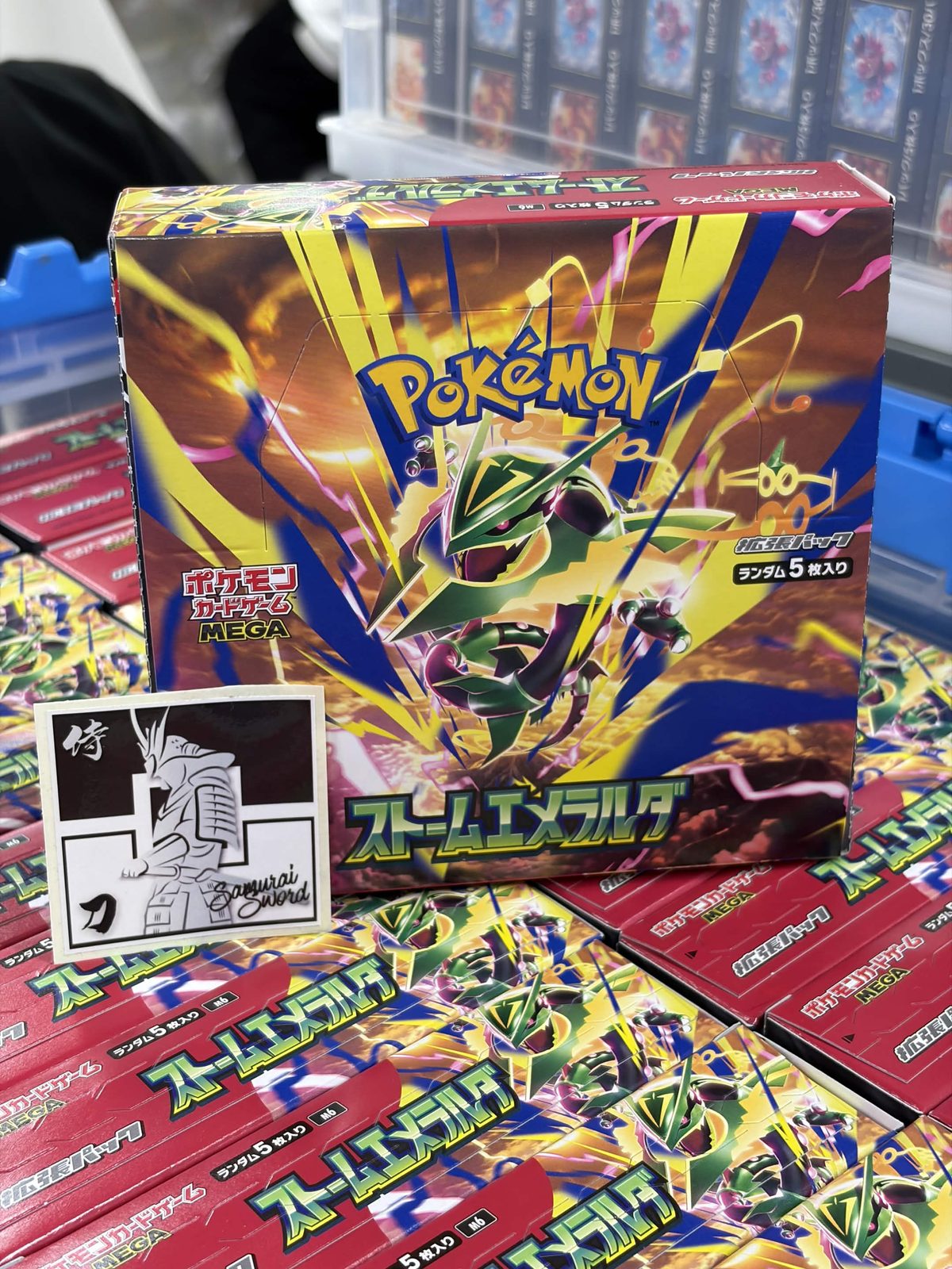 Dieselbe japanische Pokémon Booster Box ohne Schrumpffolie — matte Kartonoberfläche, Box ungeöffnet